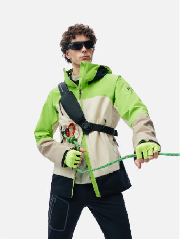 高端硬殼防水壓膠沖鋒衣貼牌代工